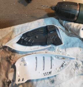 bandai mg qubeley - customization - adding extra details to binders with hand tools