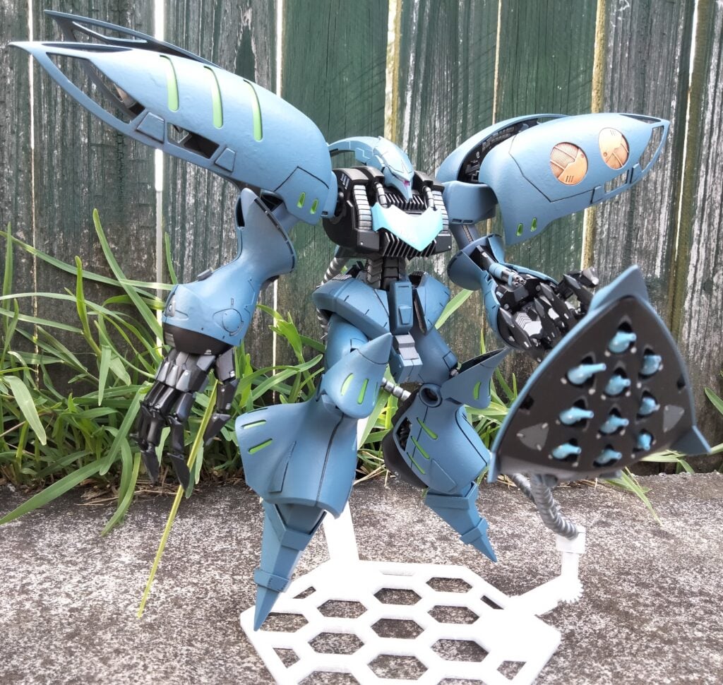 bandai mg qubeley - customization - painting completed - front view