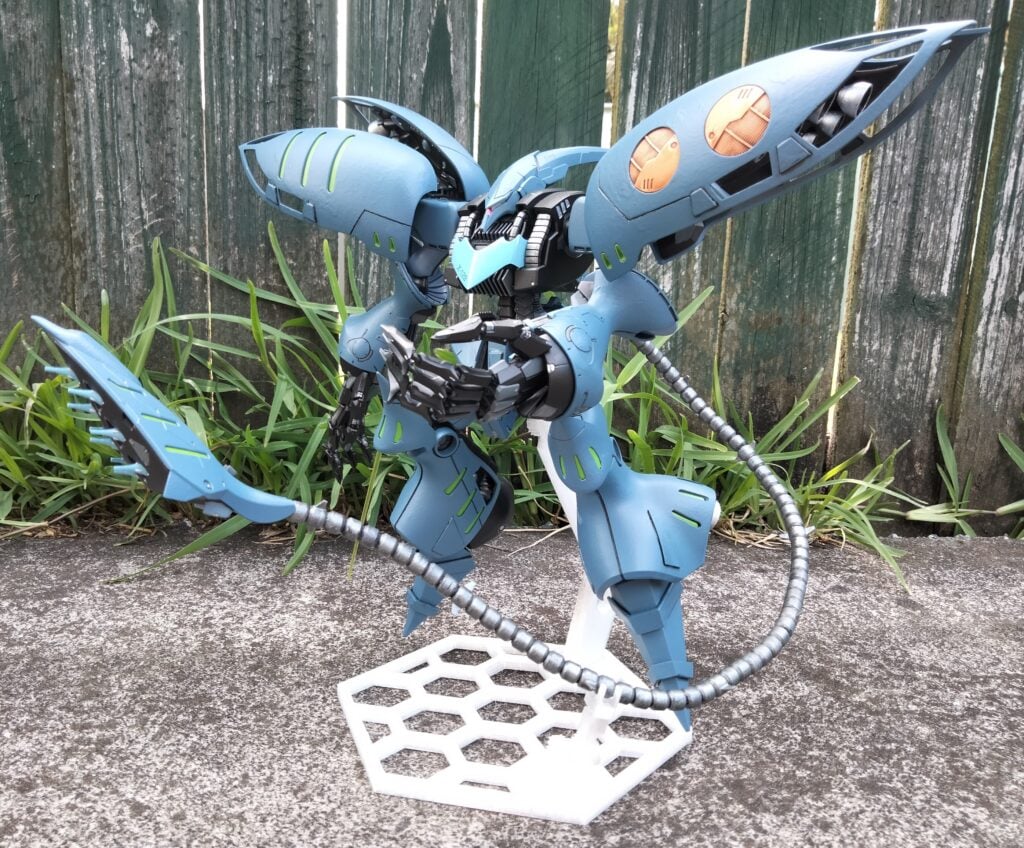 bandai mg qubeley - customization - painting completed - front left view