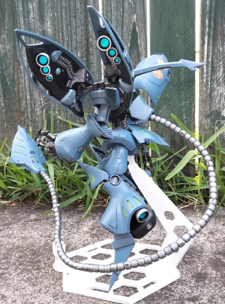 bandai mg qubeley - customization - painting completed - left view