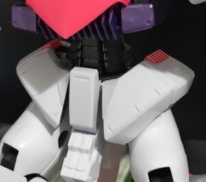 bandai mg qubeley - customization - waist armor with panel line scribing pla plating and mechanical details completed
