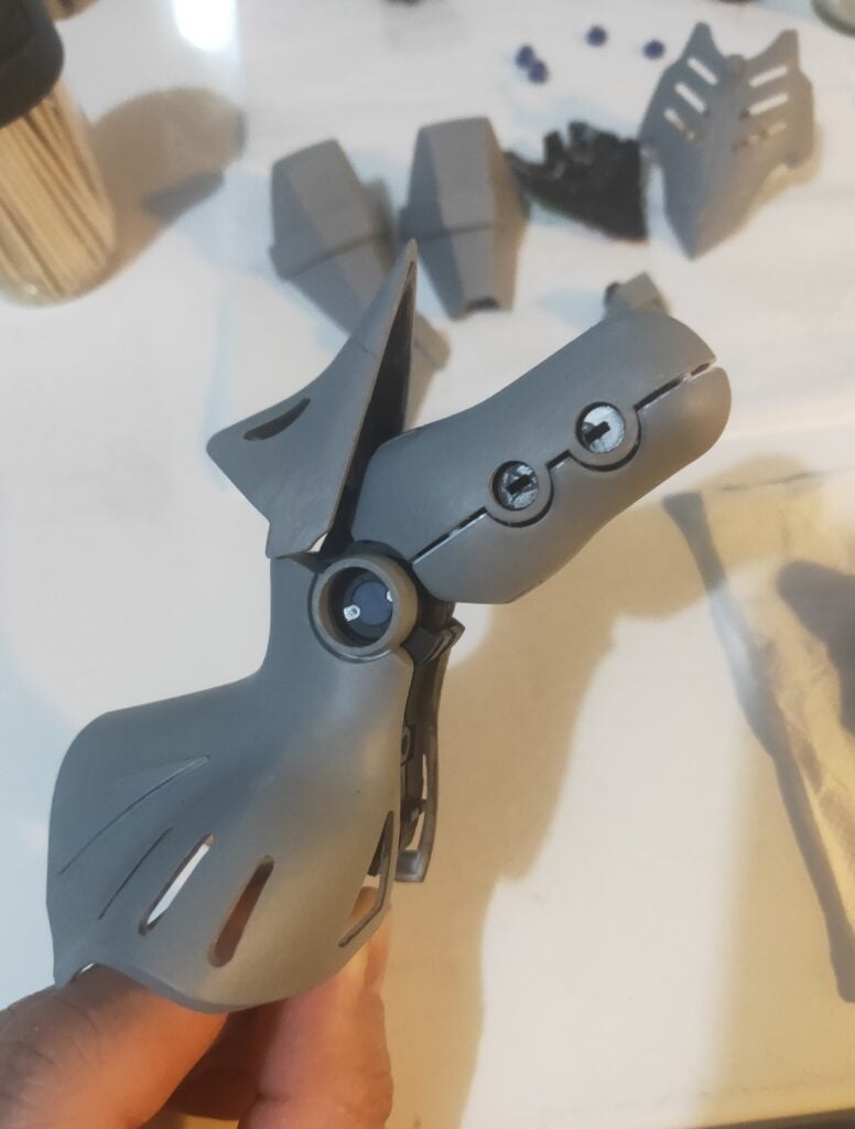 bandai mg qubeley - custom - leg - primed and texture