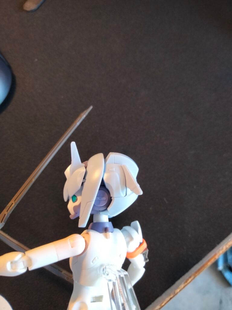mobile-doll-sarah-head-gap