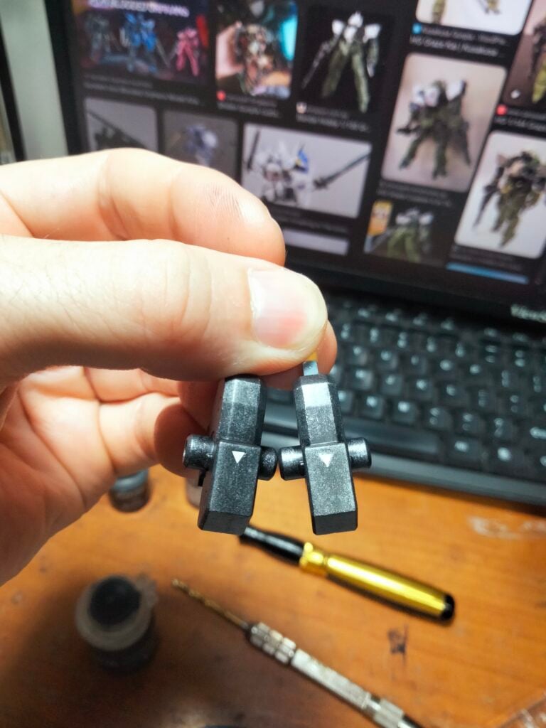hg-sinanju-decals-knees