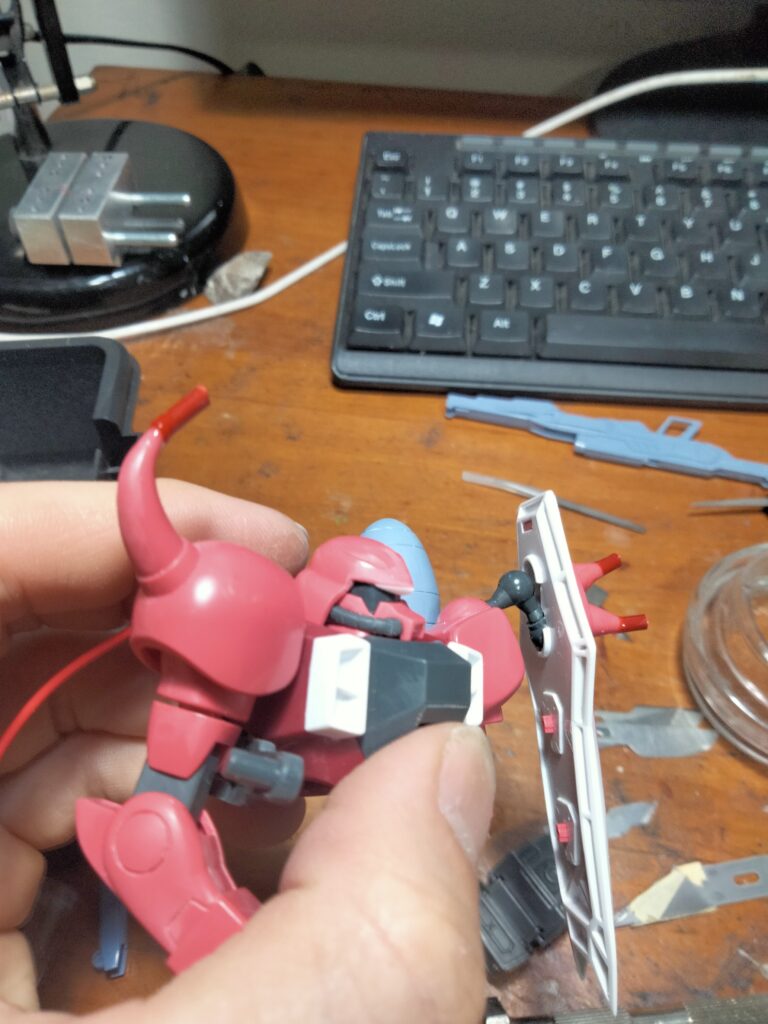 zaku-warrior-customisations-extending-spikes-1