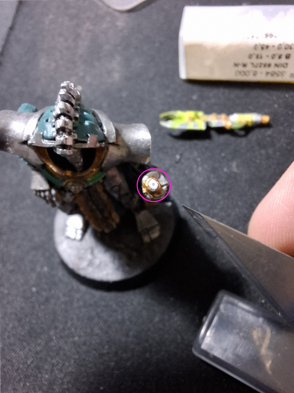 trazyn-repairing-staff-2